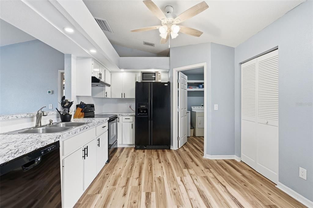 For Sale: $260,000 (3 beds, 2 baths, 1250 Square Feet)