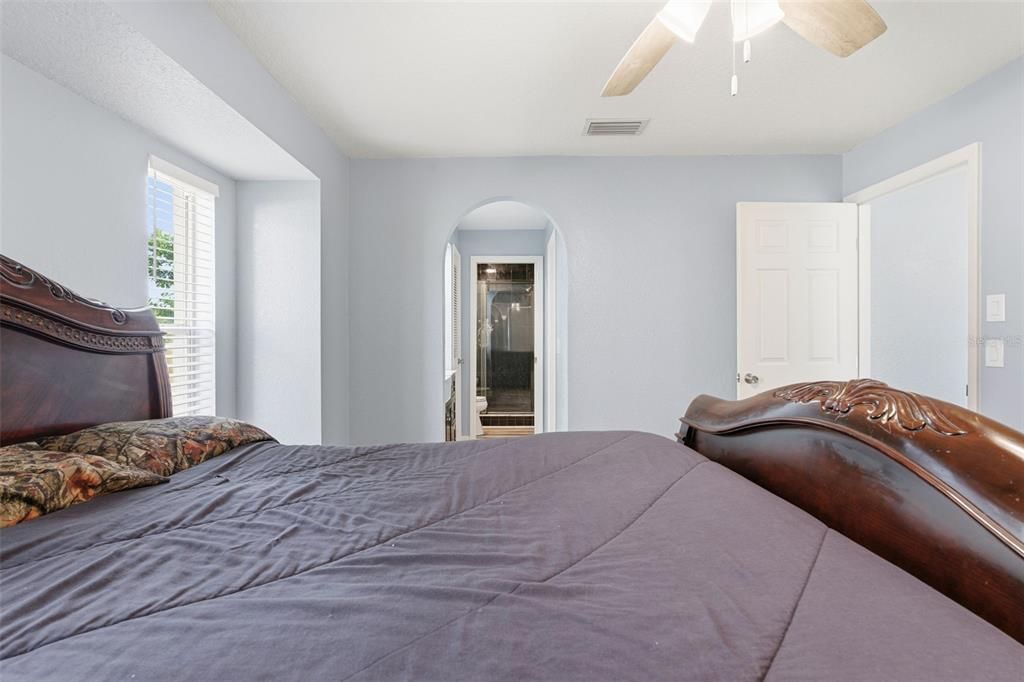 For Sale: $260,000 (3 beds, 2 baths, 1250 Square Feet)