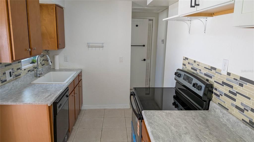 В аренду: $1,250 (1 спален, 1 ванн, 500 Квадратных фут)