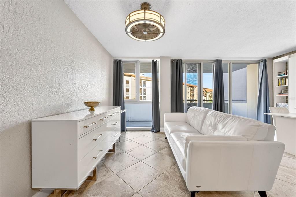 待售: $259,900 (1 贝兹, 1 浴室, 489 平方英尺)