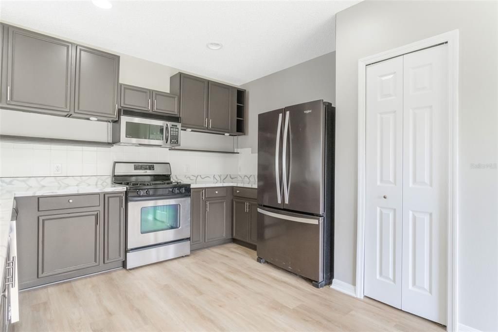 En Venta: $415,000 (4 camas, 2 baños, 2847 Pies cuadrados)