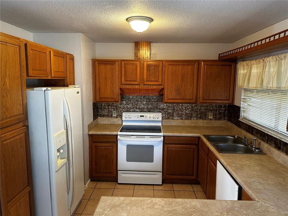 В аренду: $1,550 (3 спален, 2 ванн, 899 Квадратных фут)