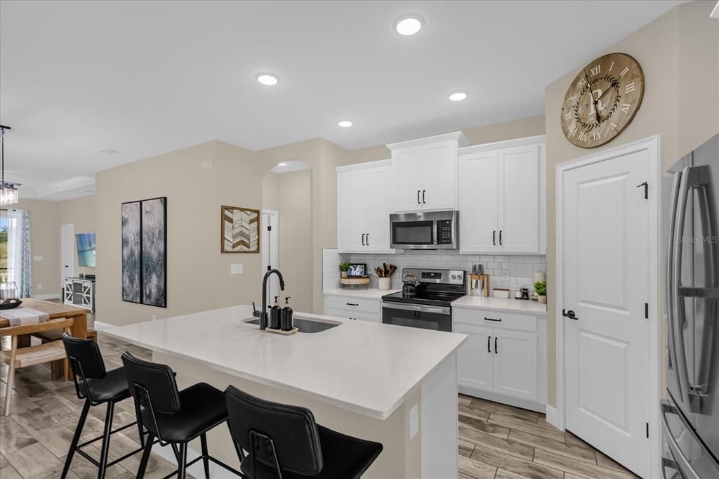 For Sale: $375,000 (3 beds, 2 baths, 1678 Square Feet)