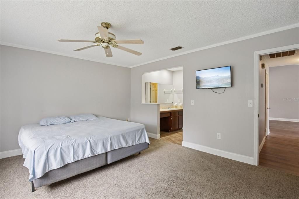 На продажу: $290,000 (3 спален, 2 ванн, 1424 Квадратных фут)