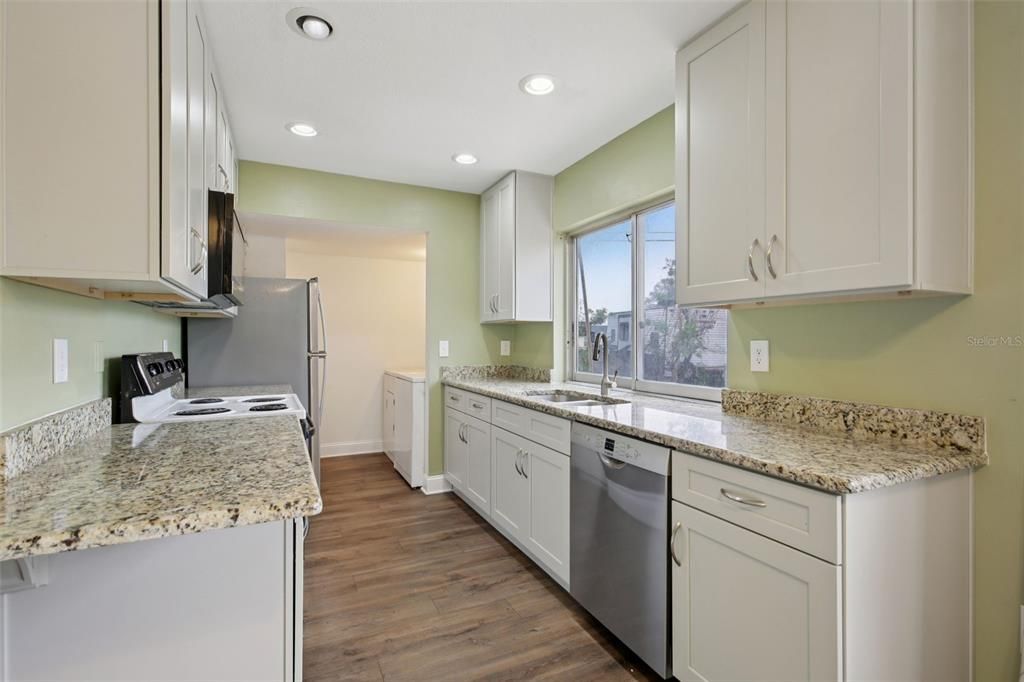 На продажу: $290,000 (3 спален, 2 ванн, 1424 Квадратных фут)