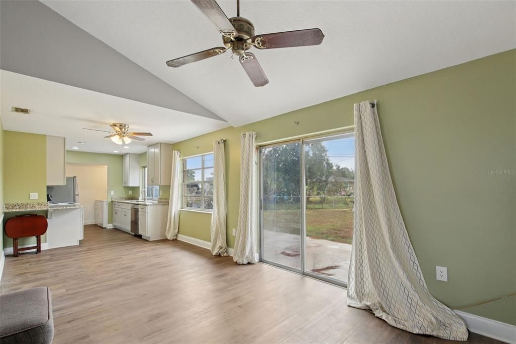 На продажу: $290,000 (3 спален, 2 ванн, 1424 Квадратных фут)