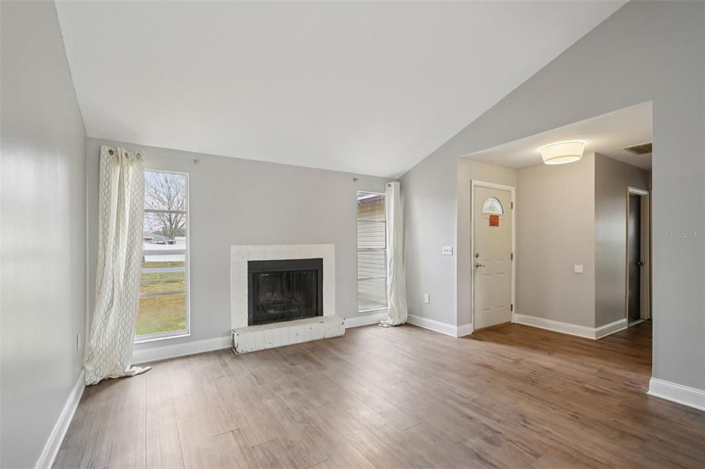 На продажу: $290,000 (3 спален, 2 ванн, 1424 Квадратных фут)