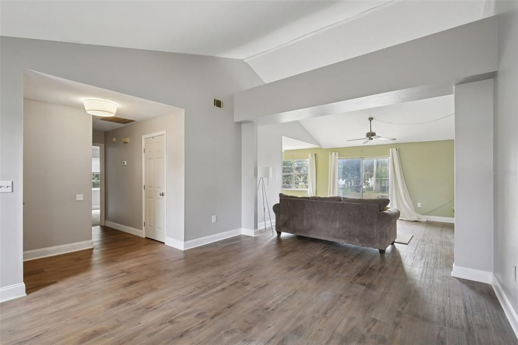 На продажу: $290,000 (3 спален, 2 ванн, 1424 Квадратных фут)