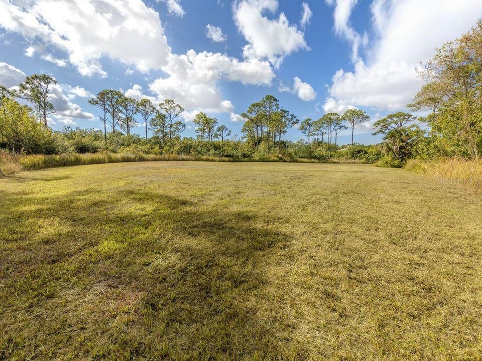 待售: $615,000 (4.03 acres)