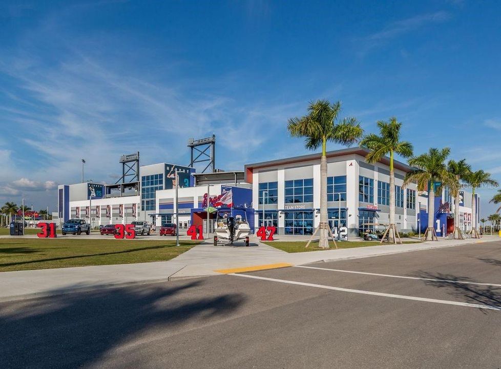 待售: $615,000 (4.03 acres)