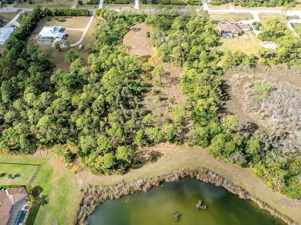 待售: $615,000 (4.03 acres)