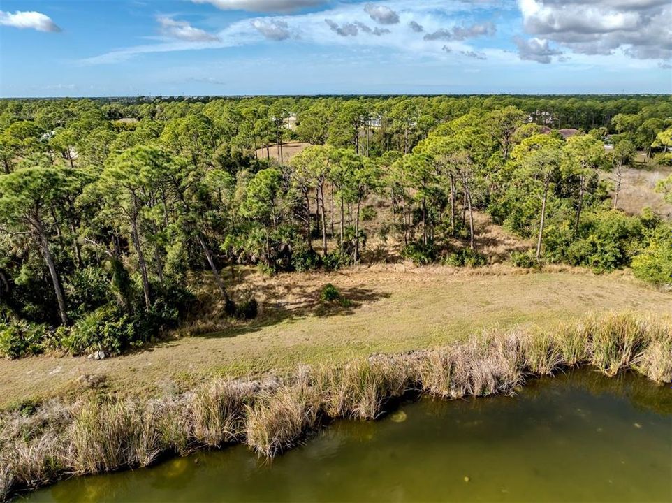 待售: $615,000 (4.03 acres)