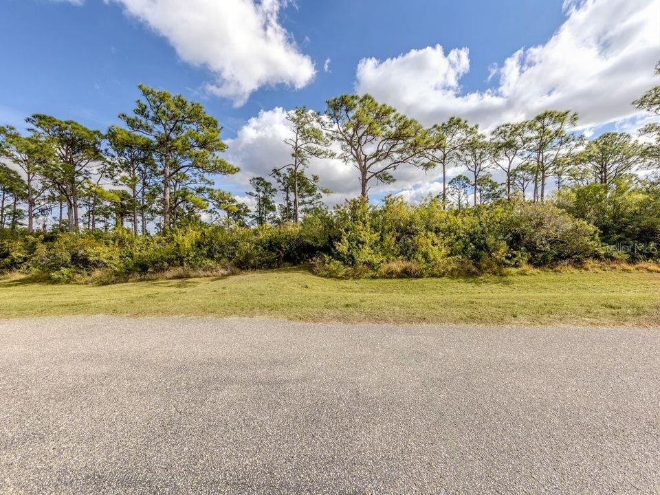 待售: $615,000 (4.03 acres)