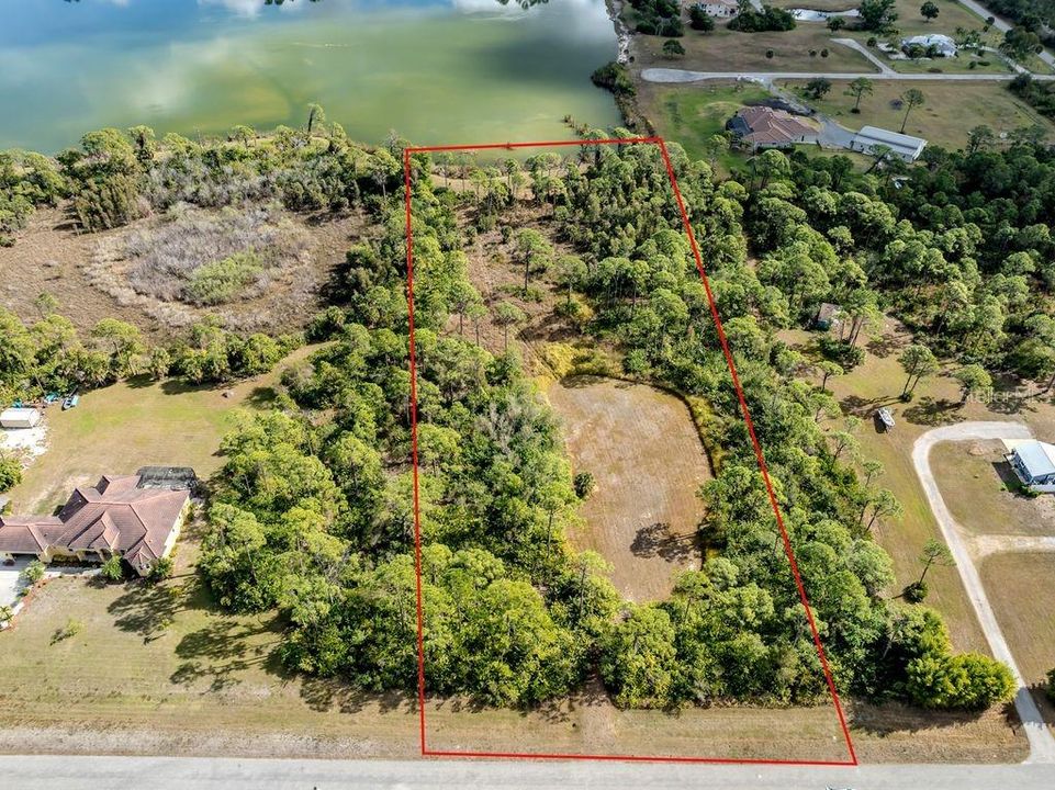 待售: $615,000 (4.03 acres)