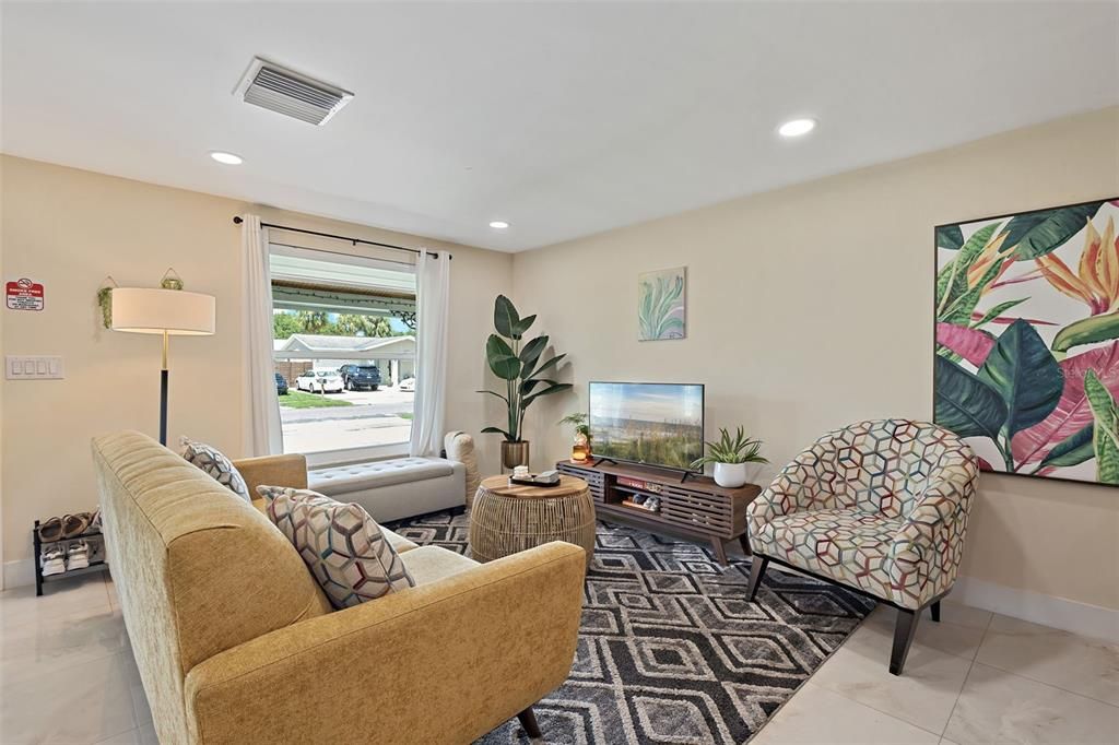 En Venta: $545,000 (3 camas, 2 baños, 2045 Pies cuadrados)