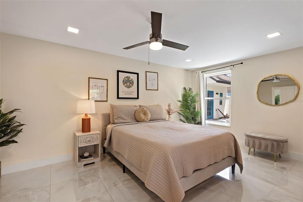 En Venta: $545,000 (3 camas, 2 baños, 2045 Pies cuadrados)