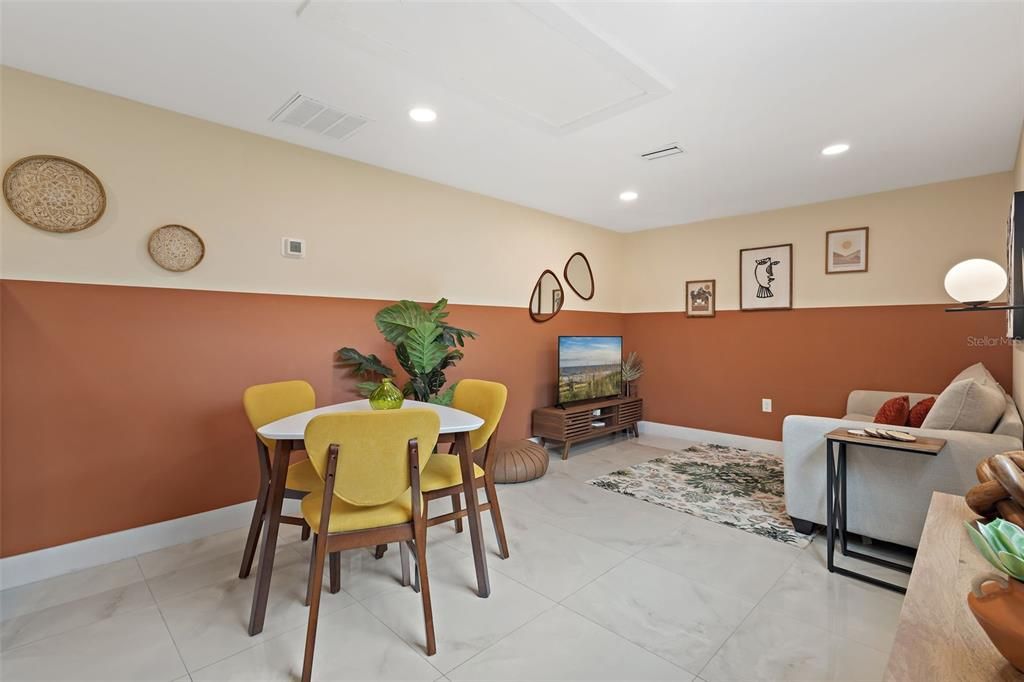 En Venta: $545,000 (3 camas, 2 baños, 2045 Pies cuadrados)