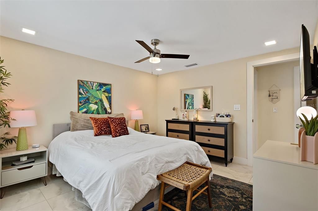 En Venta: $545,000 (3 camas, 2 baños, 2045 Pies cuadrados)