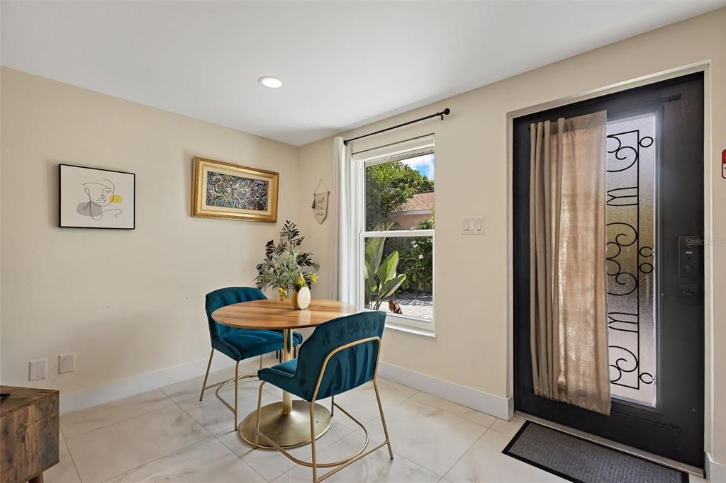 En Venta: $545,000 (3 camas, 2 baños, 2045 Pies cuadrados)