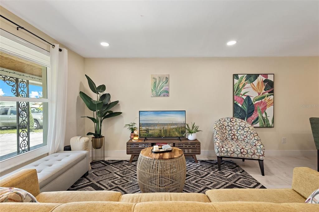 En Venta: $545,000 (3 camas, 2 baños, 2045 Pies cuadrados)