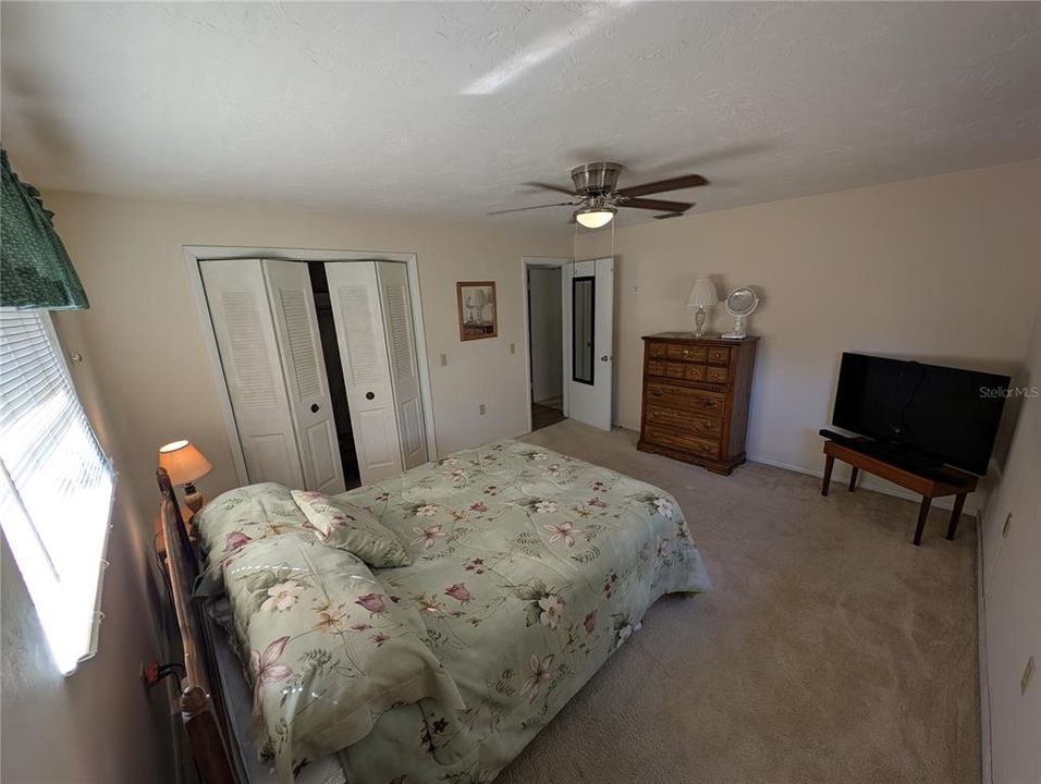 На продажу: $220,000 (2 спален, 1 ванн, 1450 Квадратных фут)