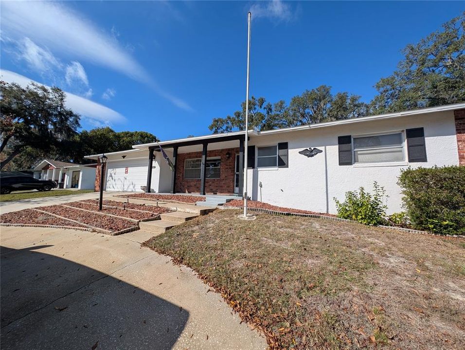 На продажу: $220,000 (2 спален, 1 ванн, 1450 Квадратных фут)