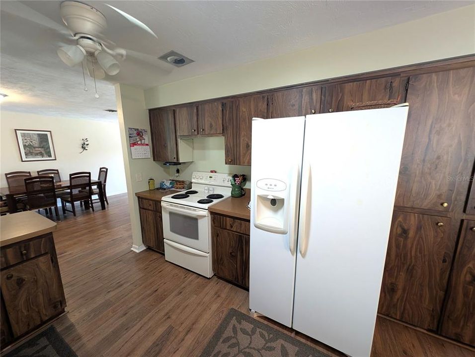 На продажу: $220,000 (2 спален, 1 ванн, 1450 Квадратных фут)