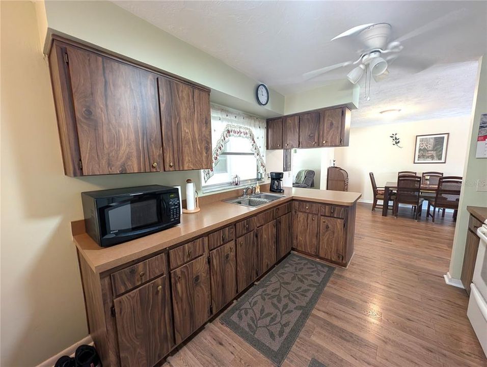 На продажу: $220,000 (2 спален, 1 ванн, 1450 Квадратных фут)