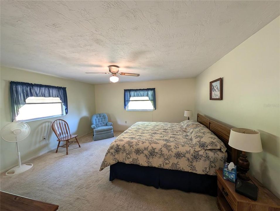 На продажу: $220,000 (2 спален, 1 ванн, 1450 Квадратных фут)