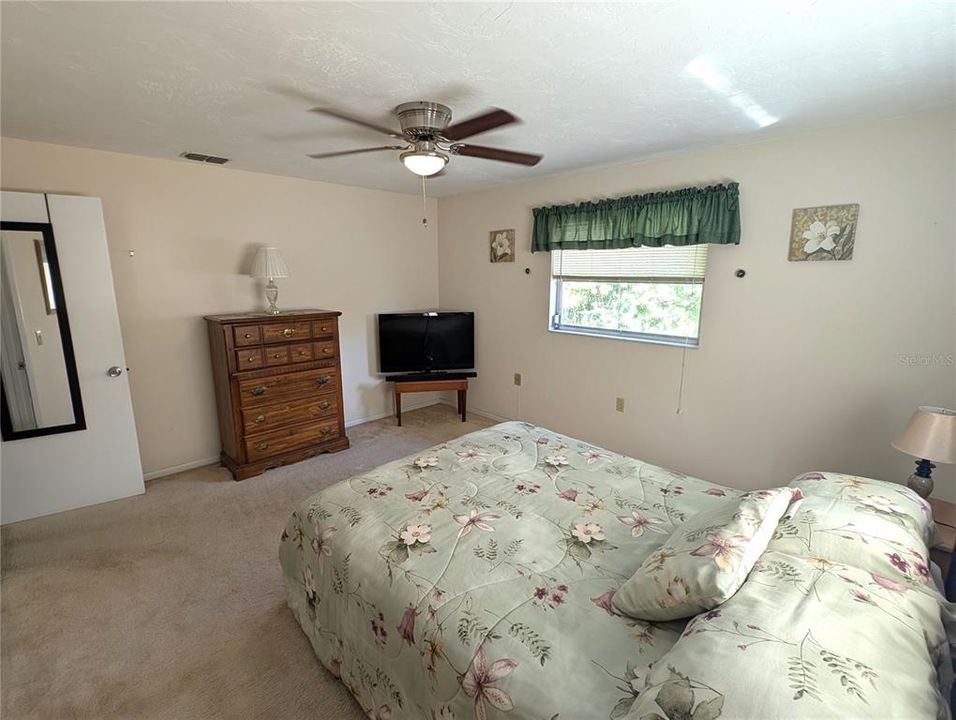 На продажу: $220,000 (2 спален, 1 ванн, 1450 Квадратных фут)