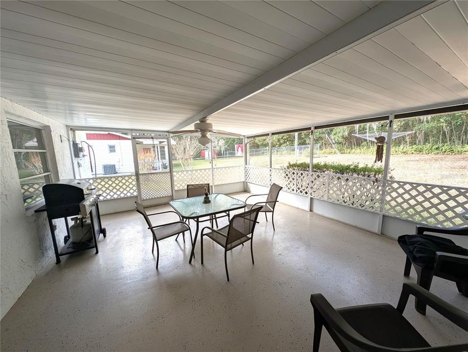 На продажу: $220,000 (2 спален, 1 ванн, 1450 Квадратных фут)