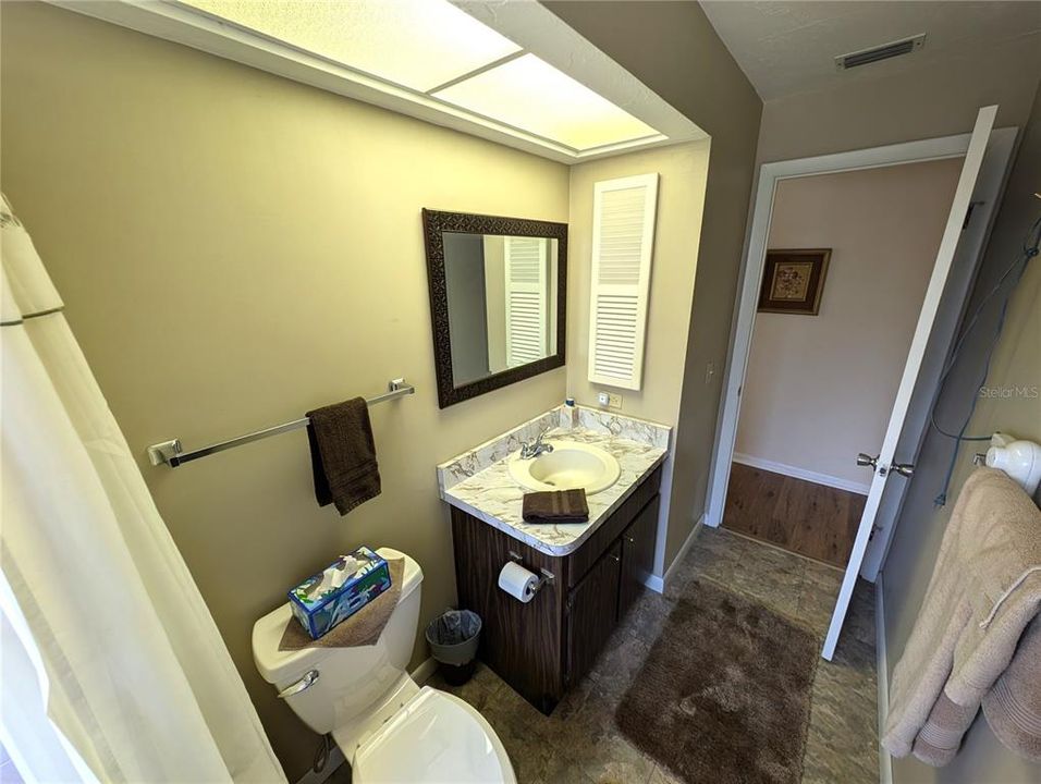 На продажу: $220,000 (2 спален, 1 ванн, 1450 Квадратных фут)