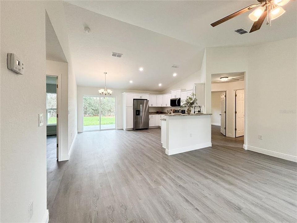 En Venta: $229,900 (3 camas, 2 baños, 1324 Pies cuadrados)