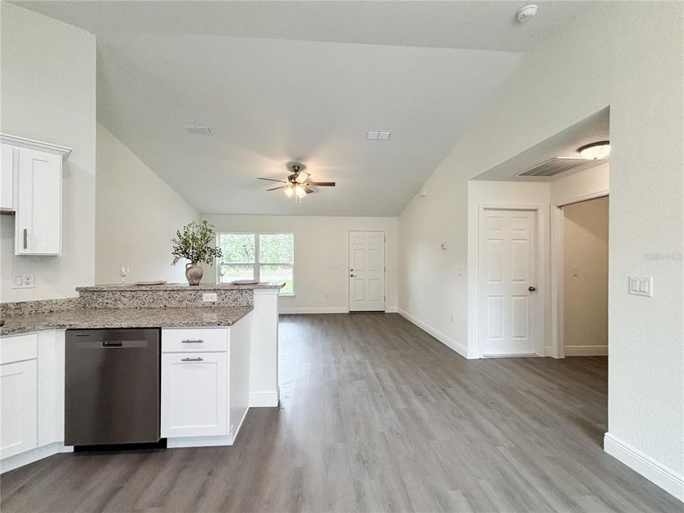 En Venta: $229,900 (3 camas, 2 baños, 1324 Pies cuadrados)