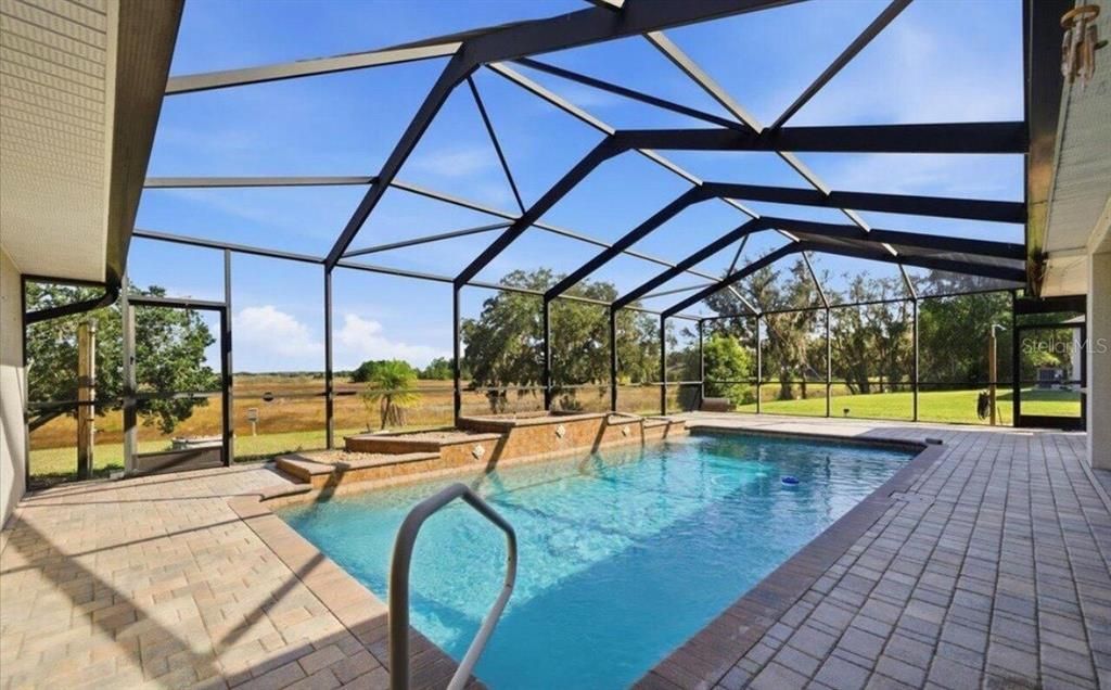 Недавно продано: $360,000 (4 спален, 3 ванн, 2086 Квадратных фут)