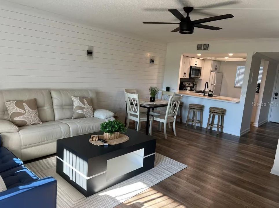 出租: $1,525 (2 贝兹, 2 浴室, 1000 平方英尺)