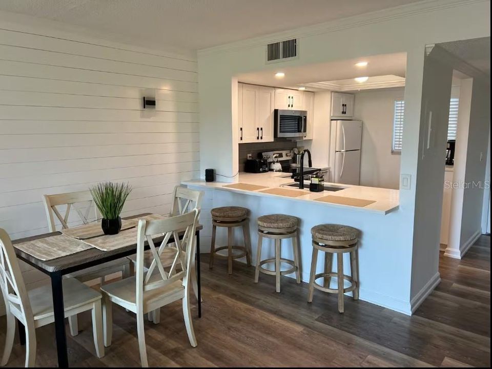 出租: $1,525 (2 贝兹, 2 浴室, 1000 平方英尺)