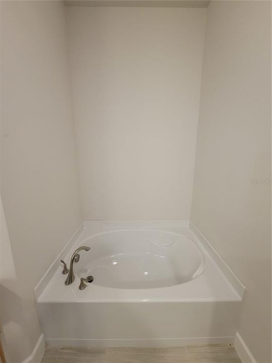 For Rent: $2,500 (4 beds, 2 baths, 1820 Square Feet)