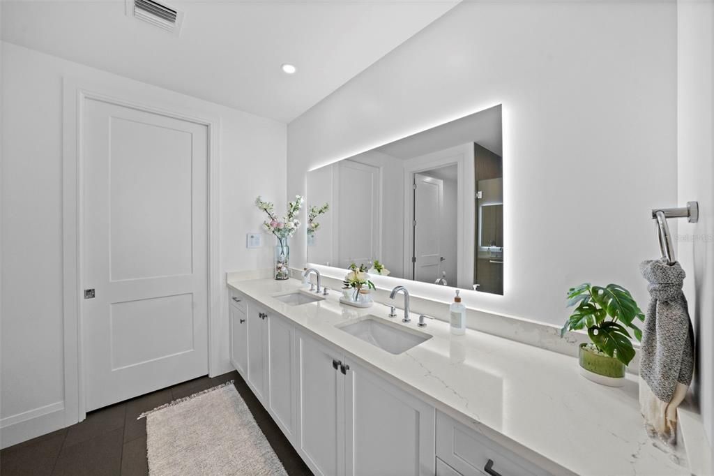 En Venta: $1,995,000 (2 camas, 3 baños, 2176 Pies cuadrados)