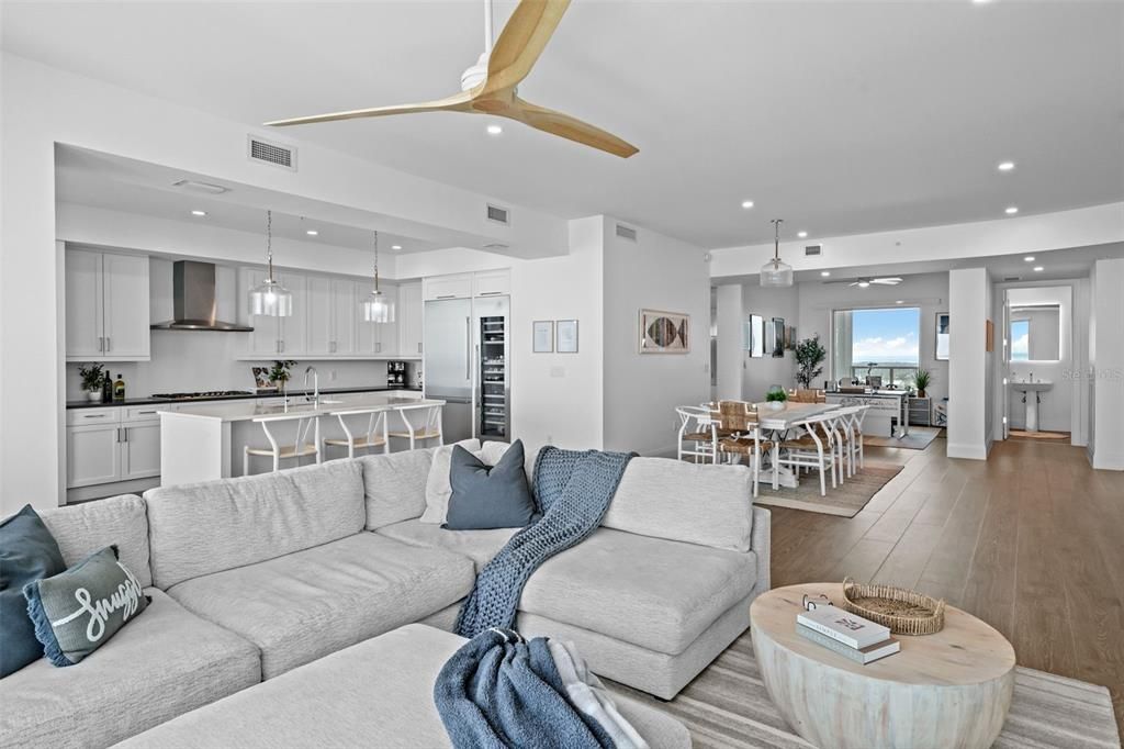 En Venta: $1,995,000 (2 camas, 3 baños, 2176 Pies cuadrados)