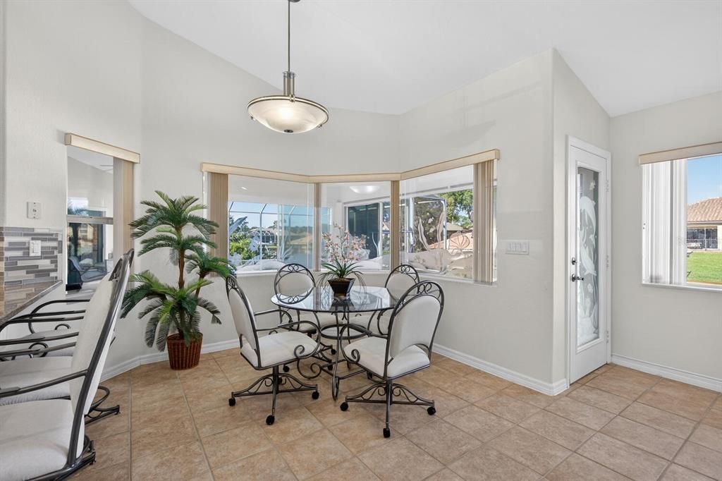 待售: $795,000 (4 贝兹, 2 浴室, 2330 平方英尺)