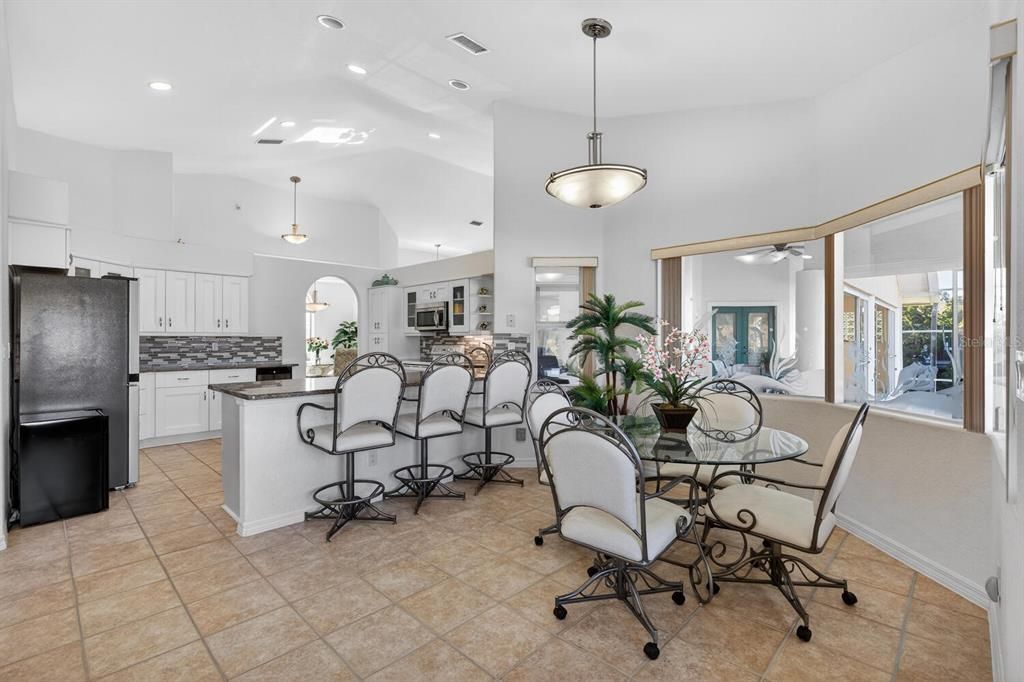 待售: $795,000 (4 贝兹, 2 浴室, 2330 平方英尺)