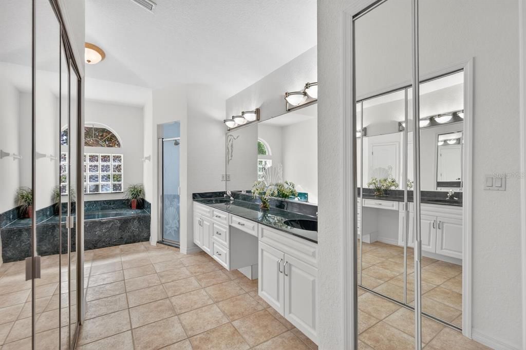 待售: $795,000 (4 贝兹, 2 浴室, 2330 平方英尺)