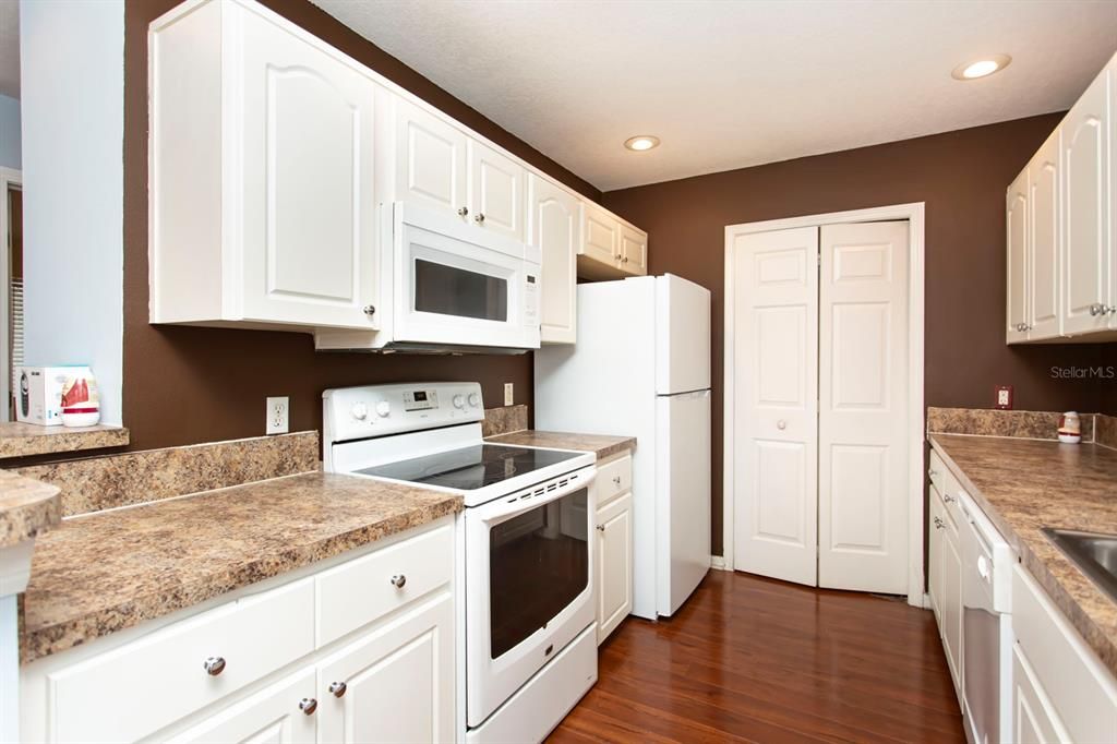 На продажу: $150,000 (2 спален, 2 ванн, 1008 Квадратных фут)