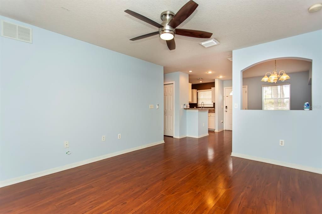 На продажу: $150,000 (2 спален, 2 ванн, 1008 Квадратных фут)