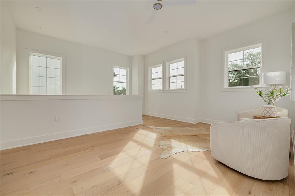 Под контрактом: $1,399,900 (4 спален, 4 ванн, 3086 Квадратных фут)