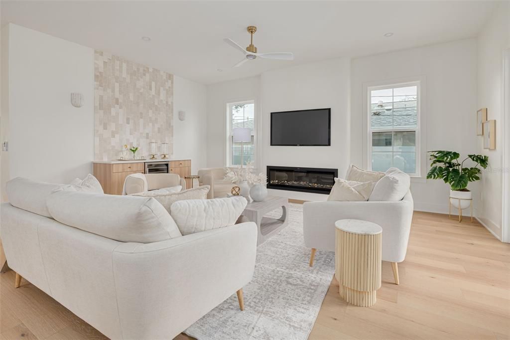 Под контрактом: $1,399,900 (4 спален, 4 ванн, 3086 Квадратных фут)