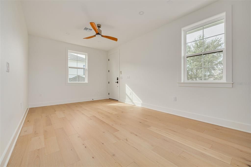 Под контрактом: $1,399,900 (4 спален, 4 ванн, 3086 Квадратных фут)