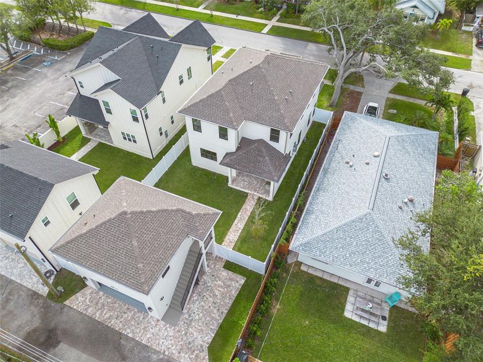 Под контрактом: $1,399,900 (4 спален, 4 ванн, 3086 Квадратных фут)