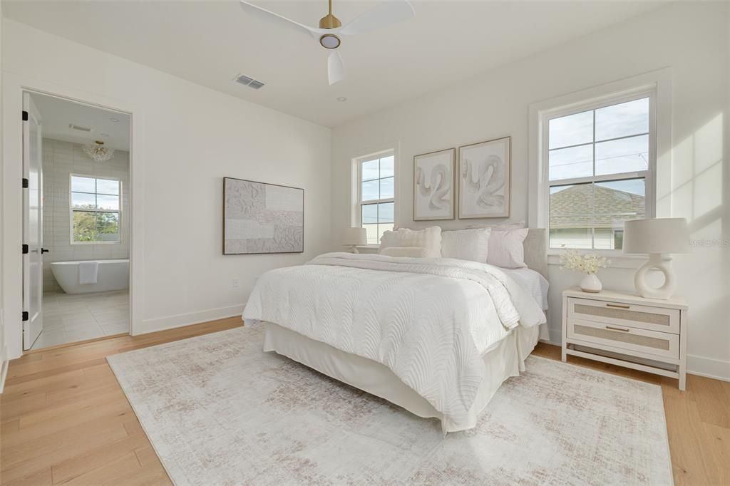 Под контрактом: $1,399,900 (4 спален, 4 ванн, 3086 Квадратных фут)